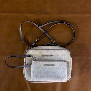 Michael Kors purse and wristlet. Excellent condition!! Only used twice.